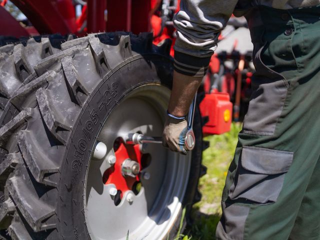 A,Mechanic,Repairs,Agricultural,Machinery.,Modern,Agricultural,Machinery,And,Equipment.